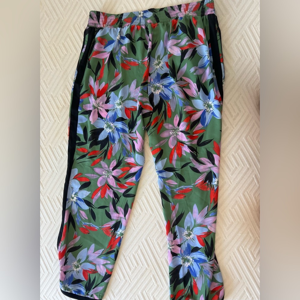 Guess Floral Printed Izzy Jogger Size Medium
